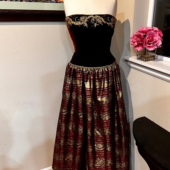 Victoria Royal Wine Velvet & Brocade Vintage 80s Renaissance Inspired Ball Gown - Picture 1 of 16